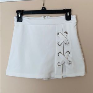 BRAND NEW white skort